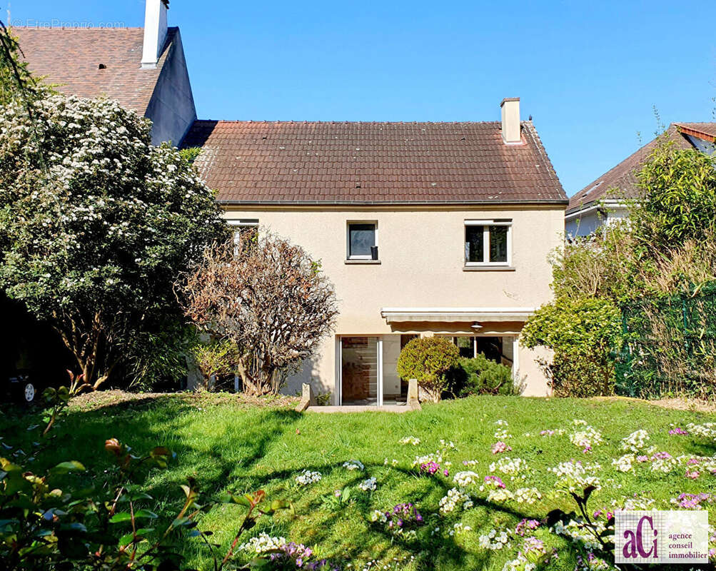 Maison à L'HAY-LES-ROSES