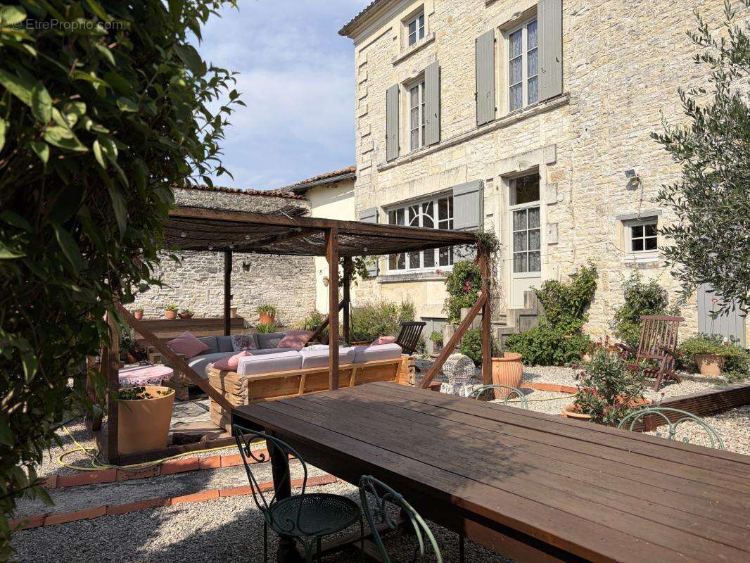 Magnifique propriété de caractère au coeur du village histori - photo 13