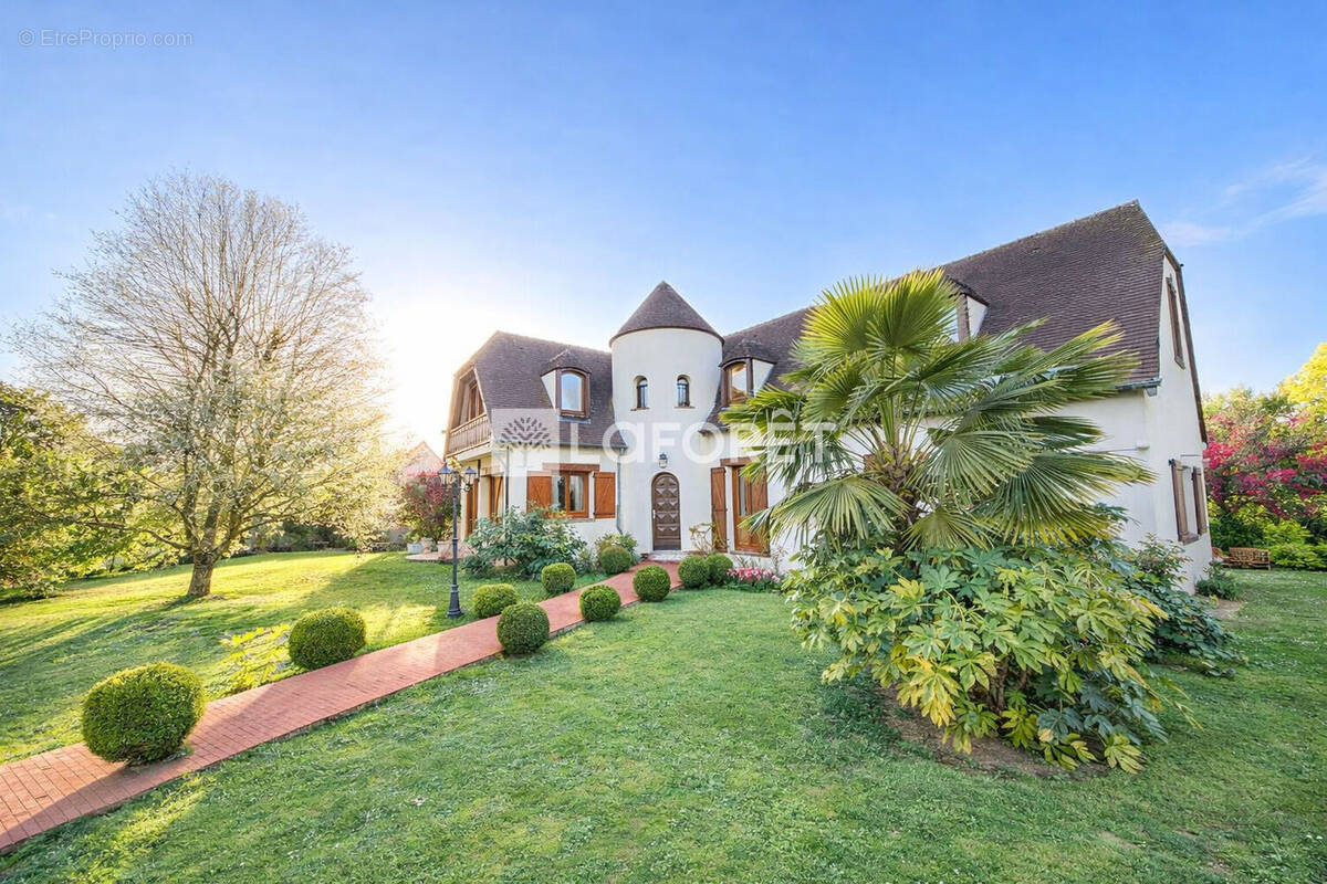 Maison à CONDE-SAINTE-LIBIAIRE