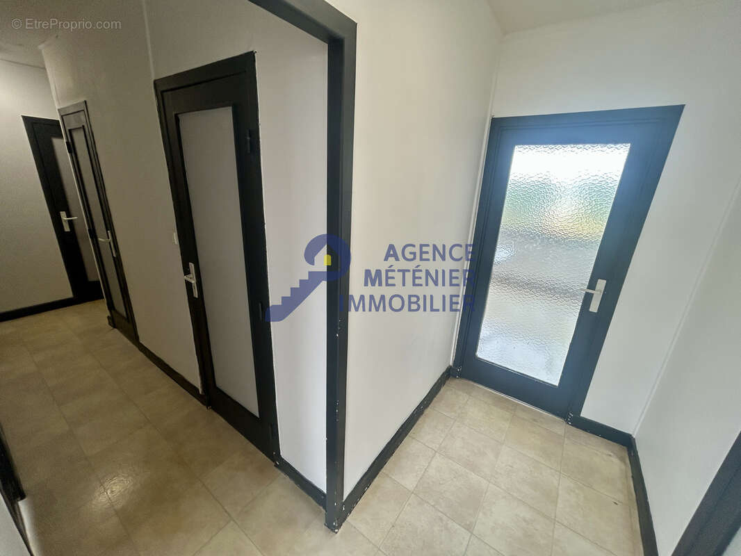 Appartement de type f2 - avec garage - 67 m2 - photo 12