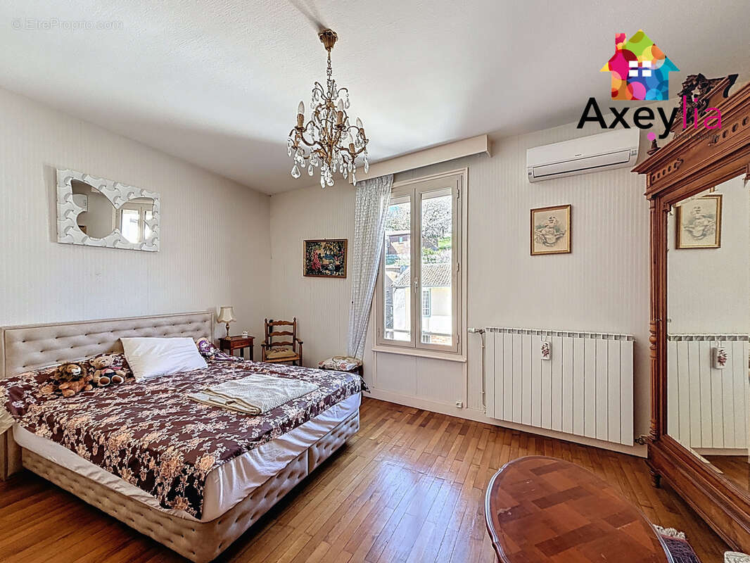 A vendre - renaison centre - maison de bourg, terrain, dependances et maisonette supplementaire - photo 4