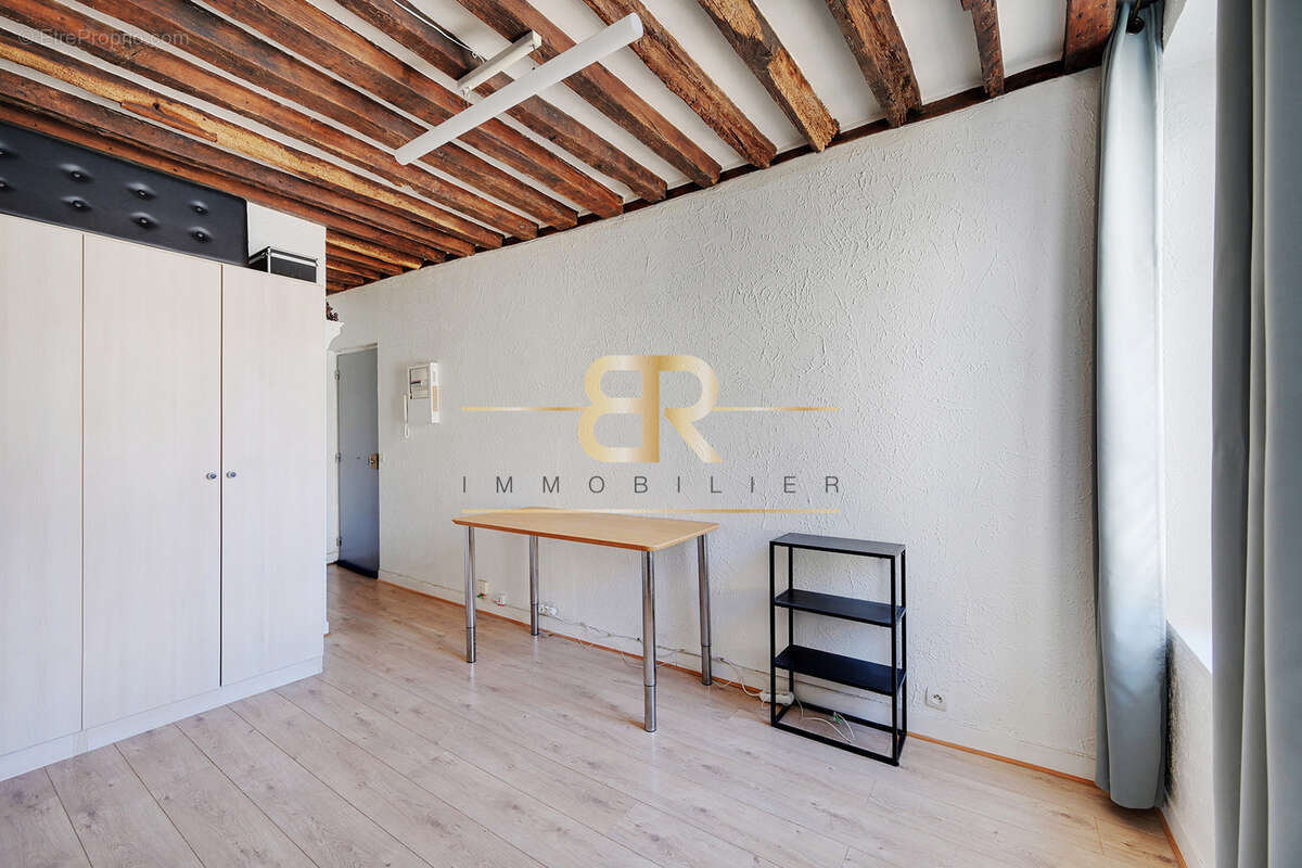 Appartement à PARIS-1E