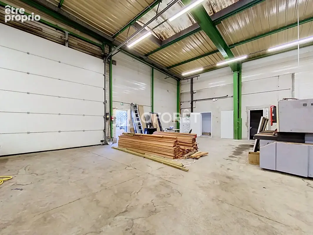 Local d'activité La Seguiniere 550 m2 - photo 8