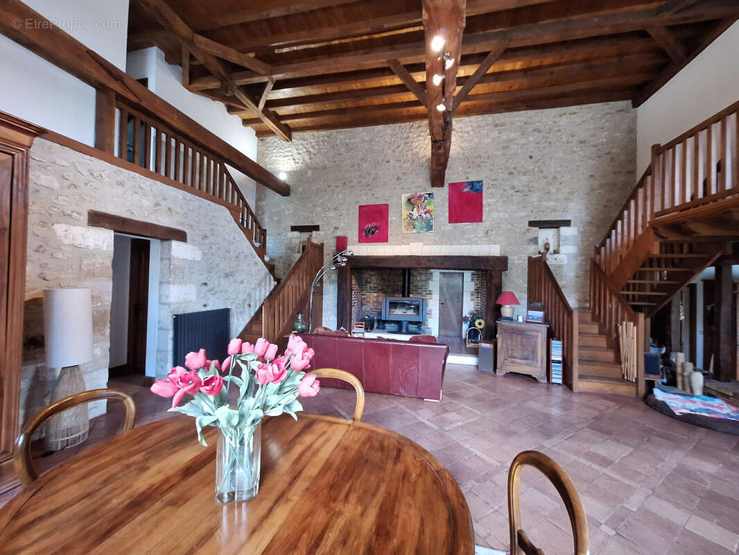 Maison à BOURDEILLES