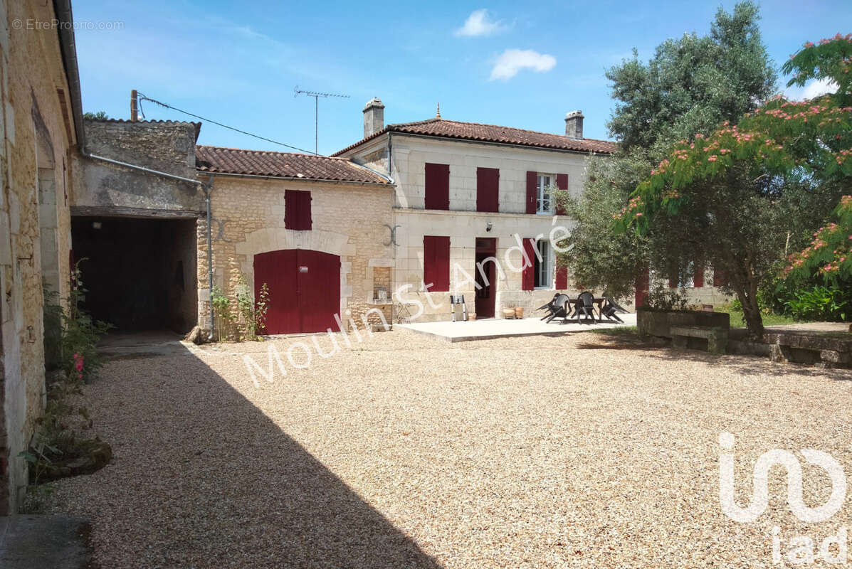 Maison 197 m² à Saint-Andre-De-Lidon  - photo 5