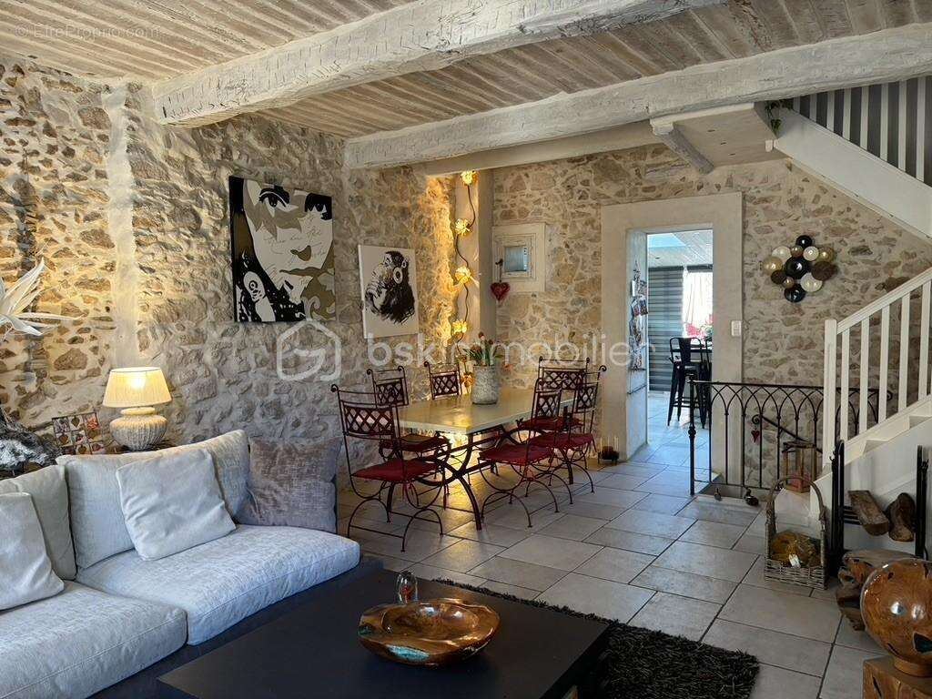 Maison familiale lumineuse avec terrasse – Quartier calme et recherché - photo 2