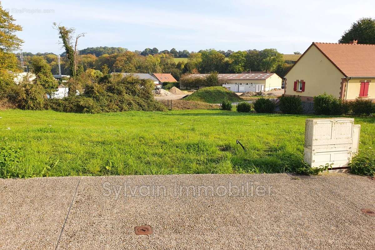 Terrain 773 m² à Songeons  - photo 2