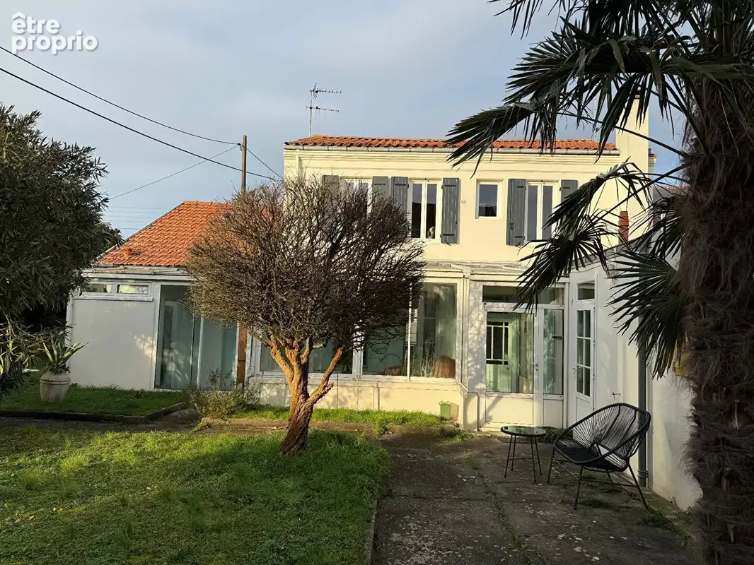 Rochefort - Maison de caractère avec grand jardin et fort potentiel ! - photo 4