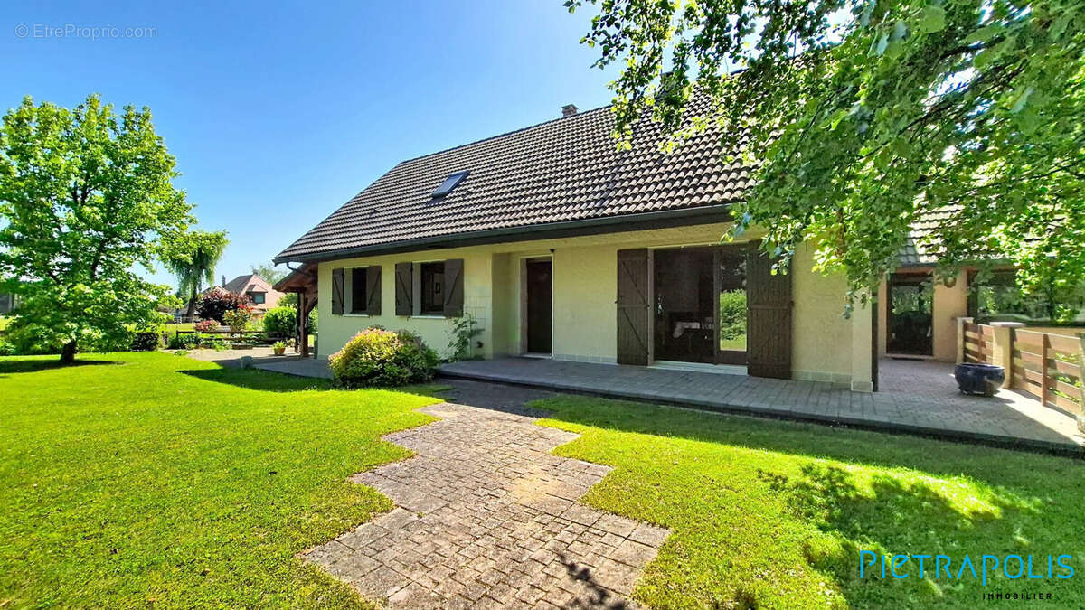 Maison à CHALLEX