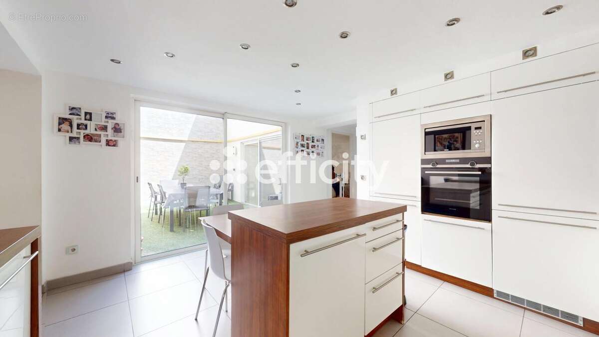 Maison à VILLEURBANNE