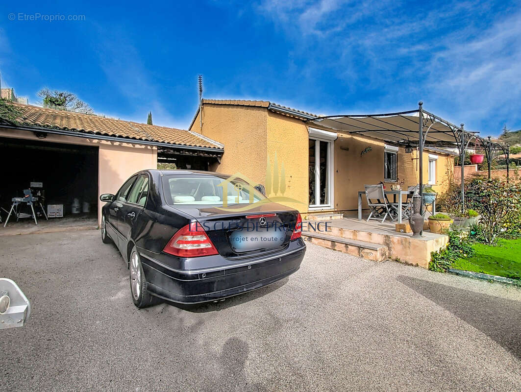 Maison à VELAUX