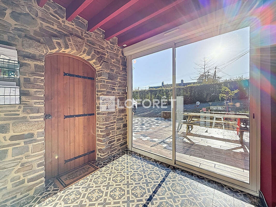 Maison à SAINT-QUENTIN-LES-CHARDONNETS