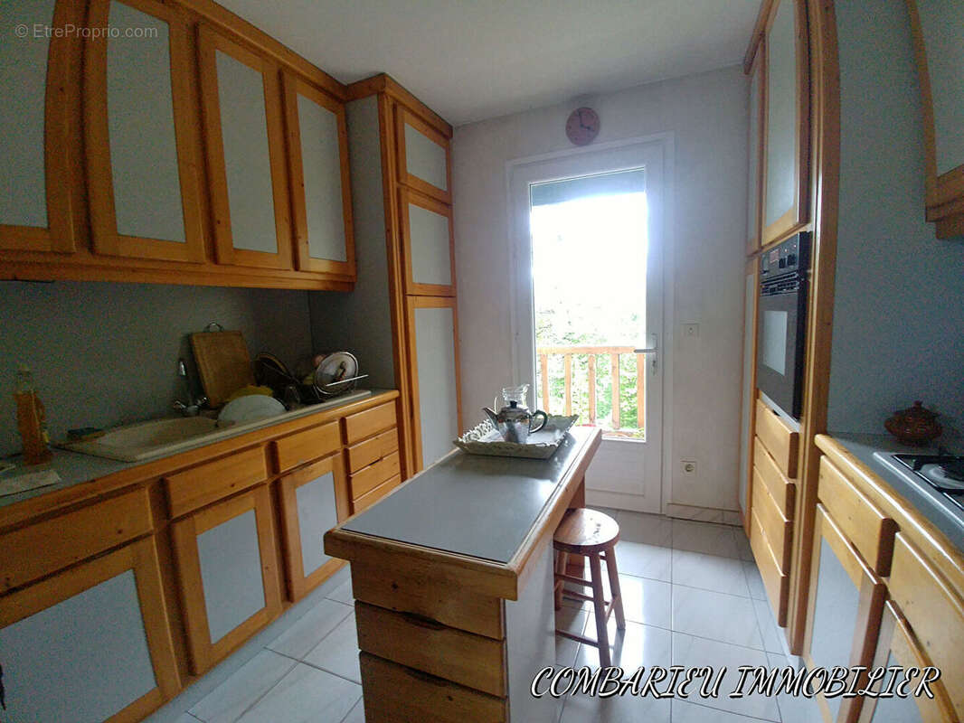 Maison Monteils, une partie du terrain en zone constructible. - photo 3