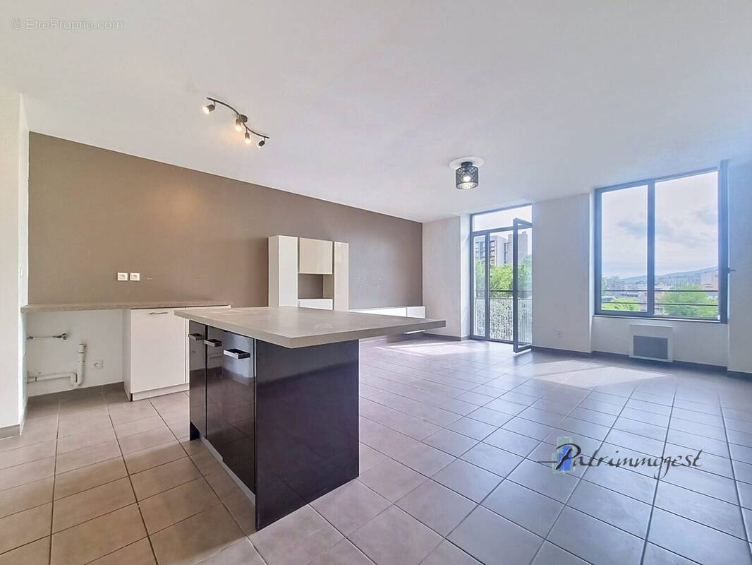 Appartement à SAINT-ETIENNE