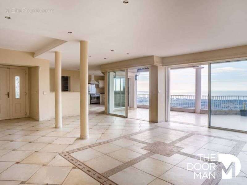 Maison à MANDELIEU-LA-NAPOULE