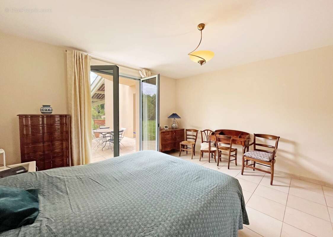 Maison à L'ISLE-SUR-LA-SORGUE