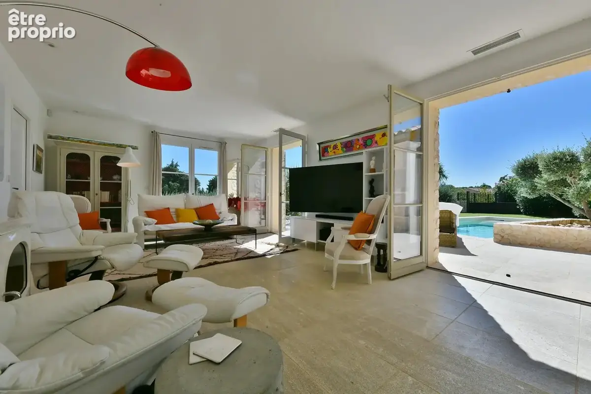 Uzès : Unique propriété avec jardin, piscine et vue - photo 8