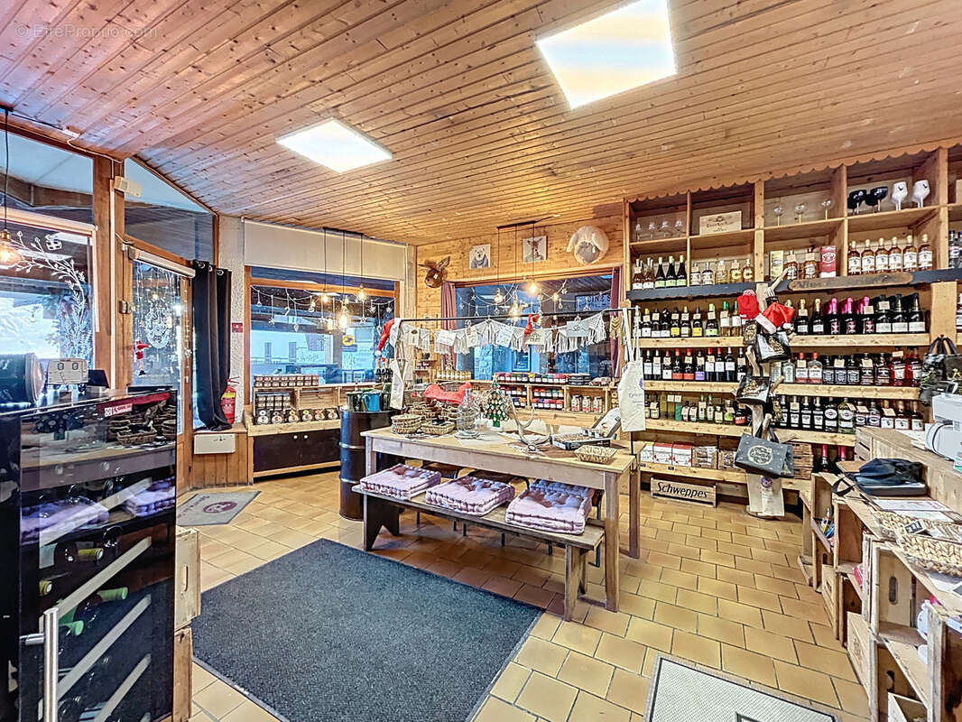 Commerce à ENCHASTRAYES