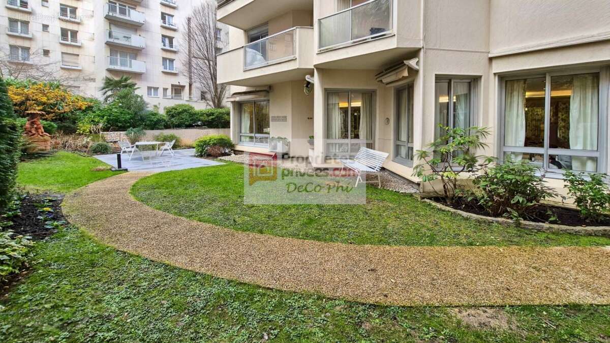Appartement à PARIS-16E