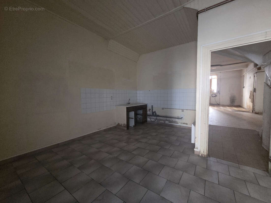 Immeuble de caractère avec fort potentiel au cœur du bourg de Castillonnès - photo 8