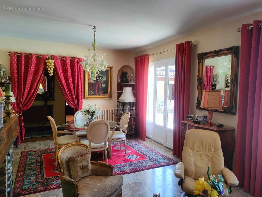 Maison à SAINT-ESTEPHE