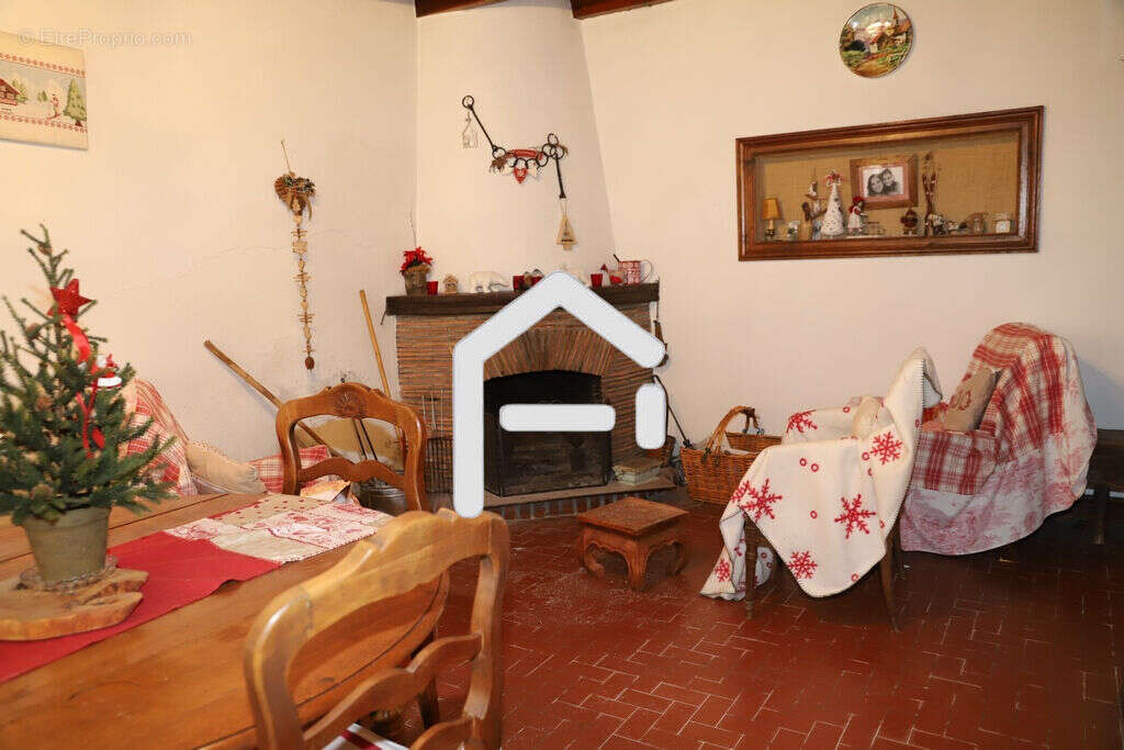 Maison à LES CABANNES