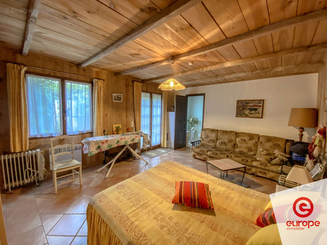 Maison à GIROLLES