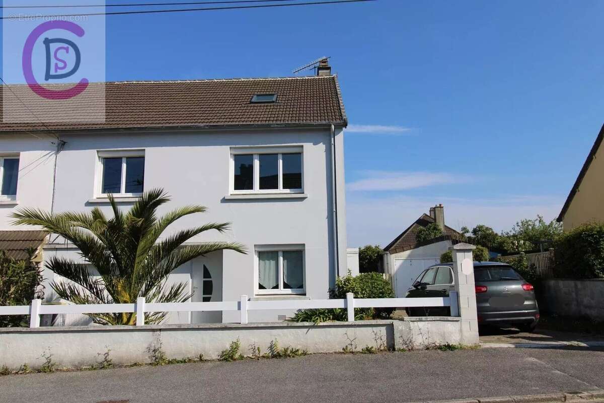 Maison à EQUEURDREVILLE-HAINNEVILLE