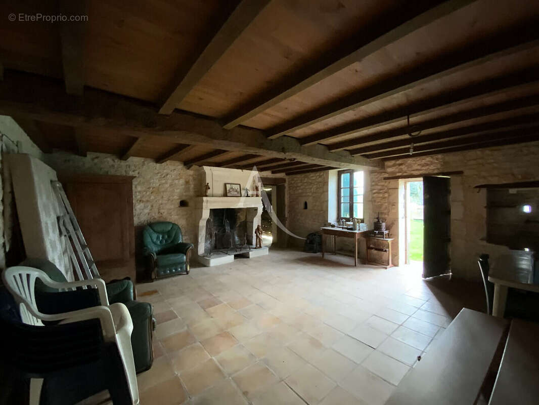 Propriété à la campagne avec dépendances et maison à rénover - photo 12