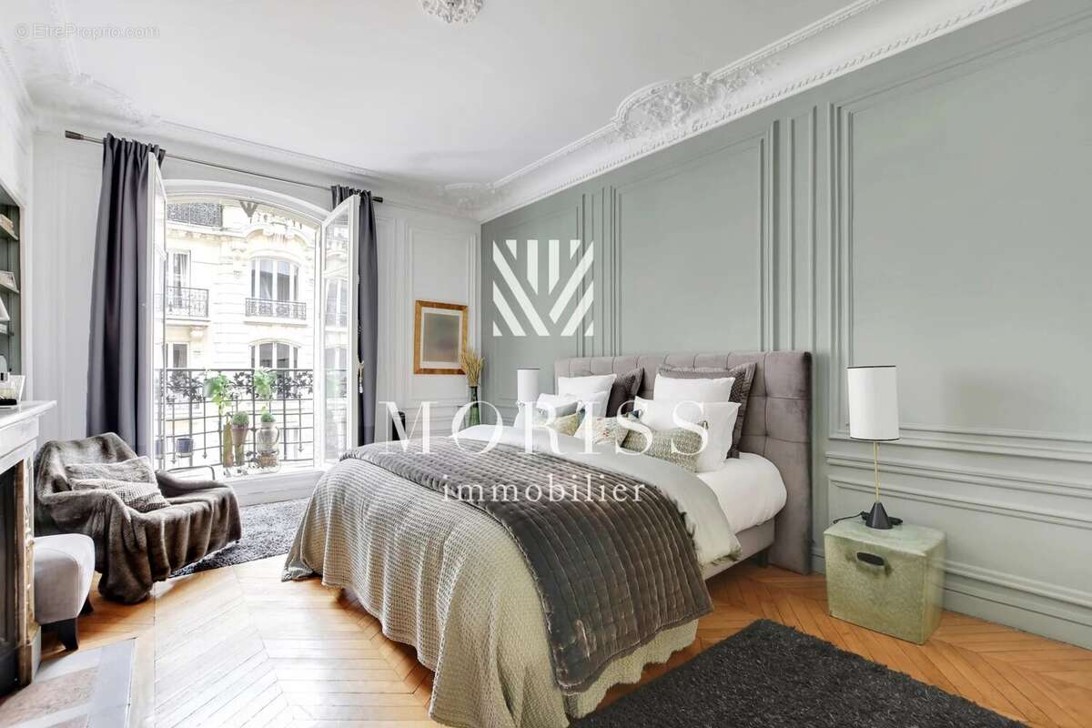 Appartement à PARIS-16E