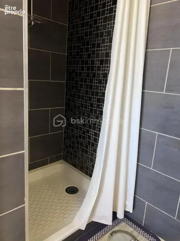 Un appartement au 1er étage de type F2 de 42,15 m2, terrasse de 12,16 m2, deux parkings privatifs - photo 8