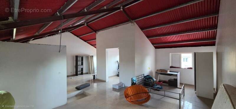 SAINT ANDRE (97440) - Grande maison T5 de surface totale de 200,40 m² (dont dépendance T2 - et Studio), sur terrain de 568 m² - photo 10