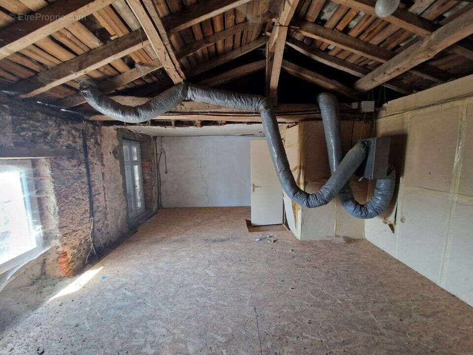 Maison 120 m² à Saint-Laurent-Du-Mottay  - photo 7