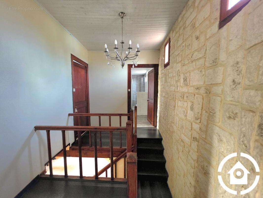 Maison à GENSAC-LA-PALLUE