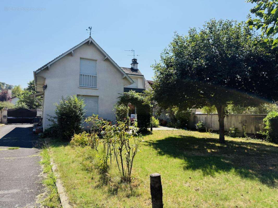 Maison 166 m² à Gelos  - photo 2