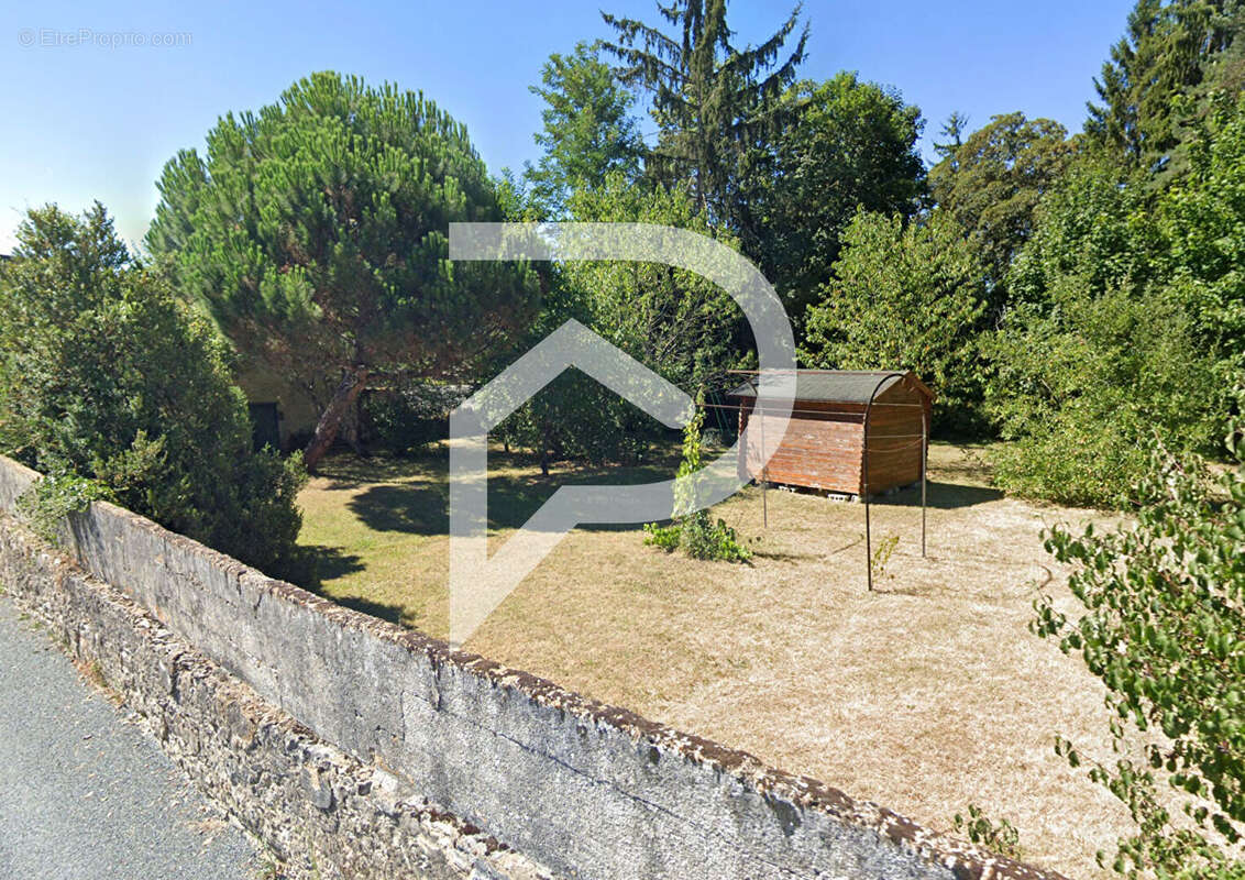 Maison à SAVIGNAC-LES-EGLISES