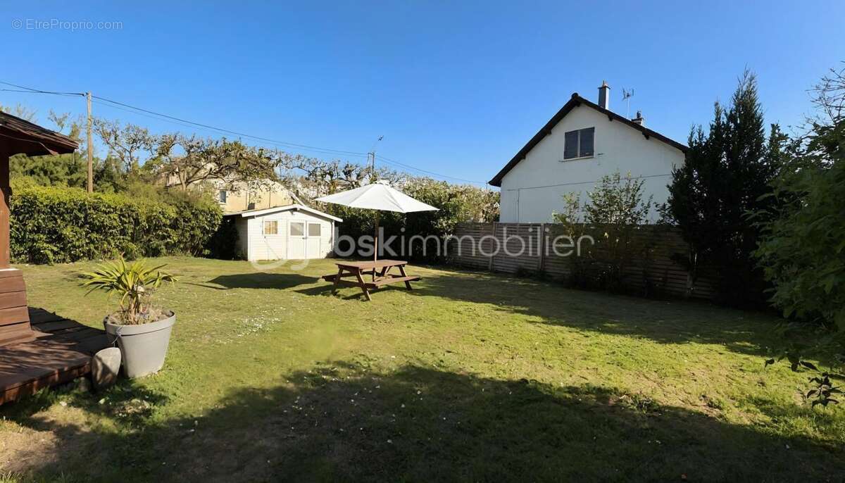 Maison à SAINTE-GENEVIEVE-DES-BOIS