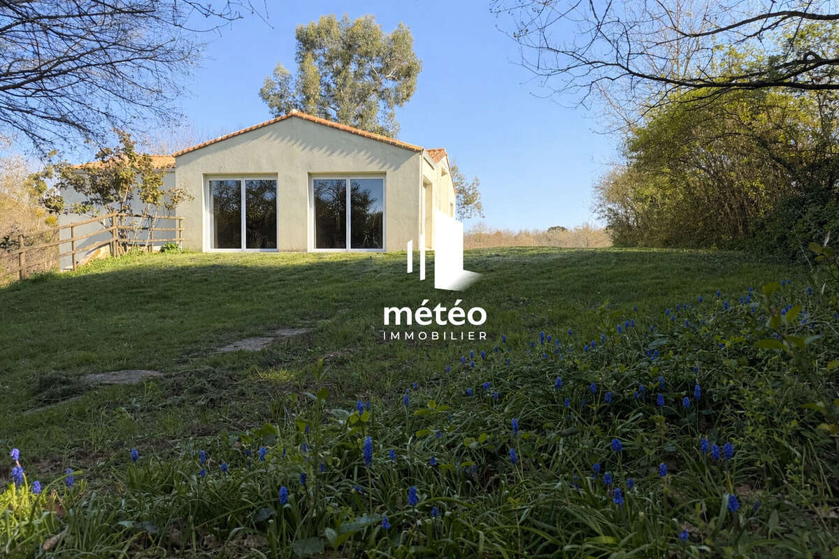 Maison à LE GIROUARD