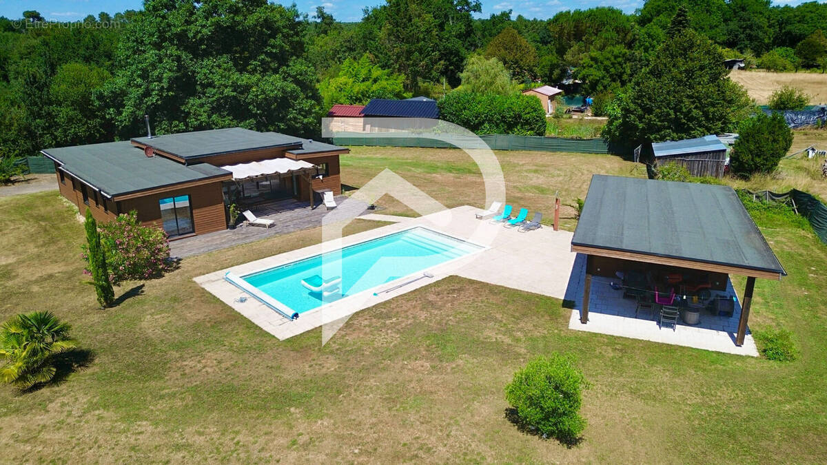 Maison à SAINT-VINCENT-DE-CONNEZAC