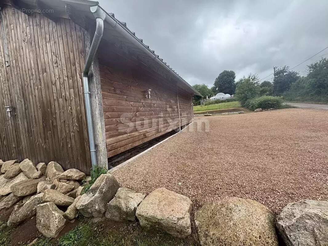 Maison à QUARRE-LES-TOMBES