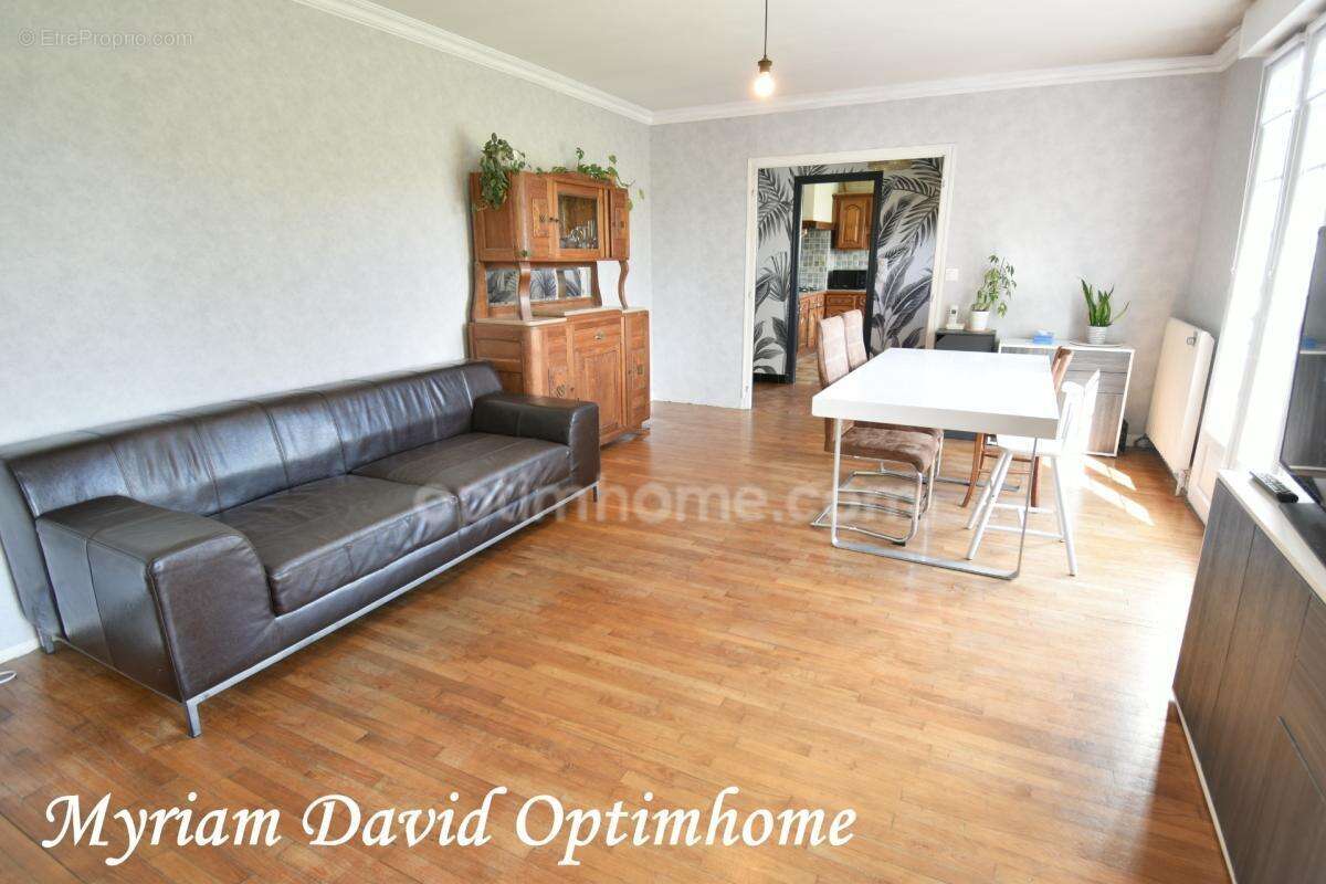 Maison familiale à rénover avec vue sur le lac de Glomel – 5 chambres – 2 000 m² de terrain - photo 4