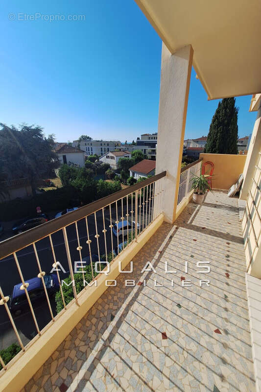 Appartement à SAINT-LAURENT-DU-VAR