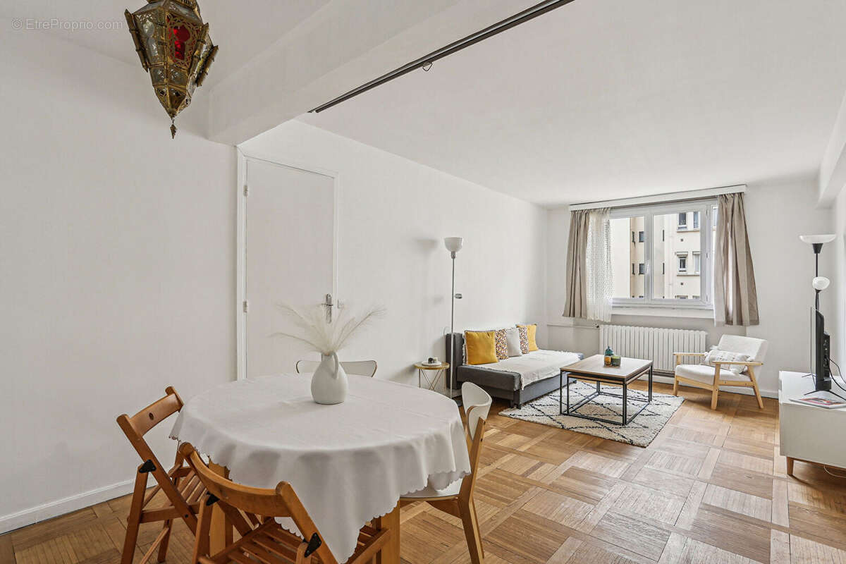 Appartement à PARIS-15E