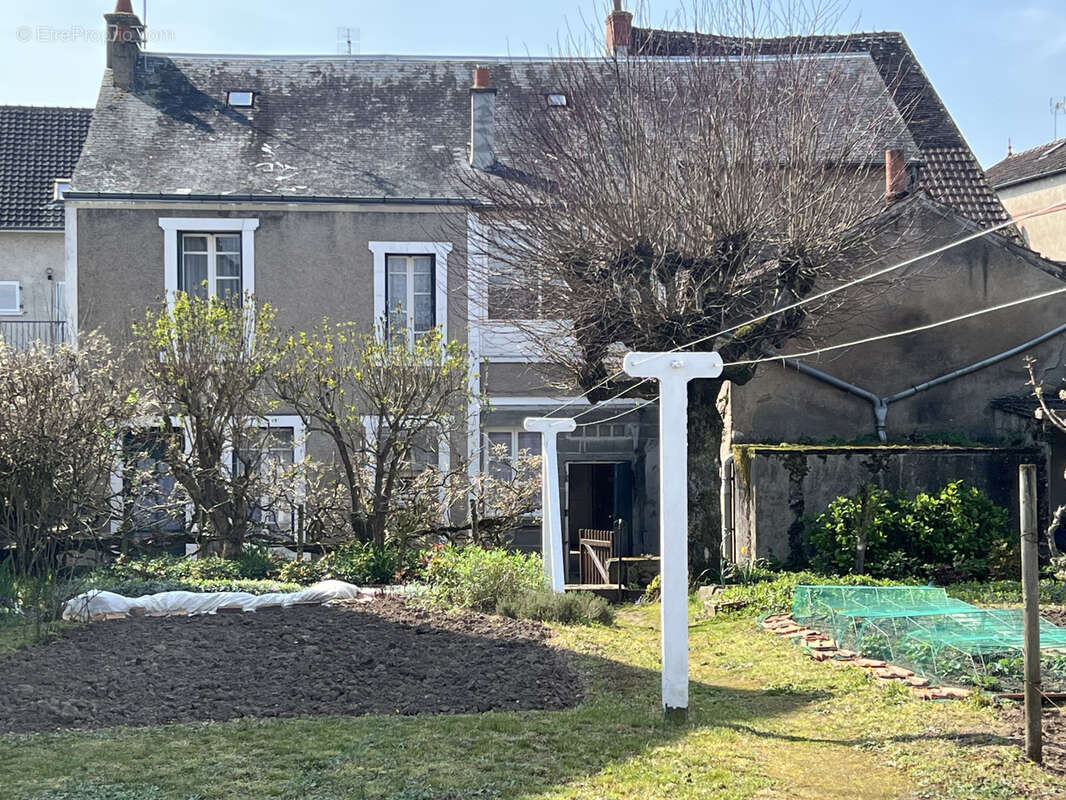 Maison à CHATEAUMEILLANT