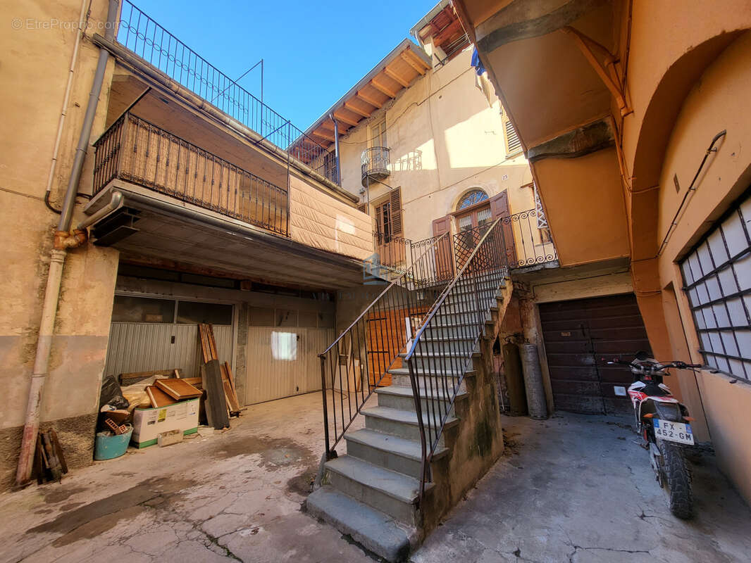 Autre à TENDE