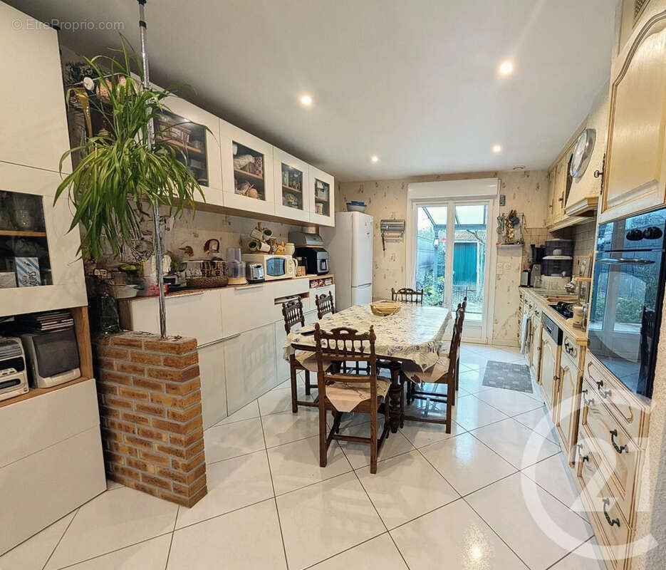 Maison à MONCETZ-LONGEVAS