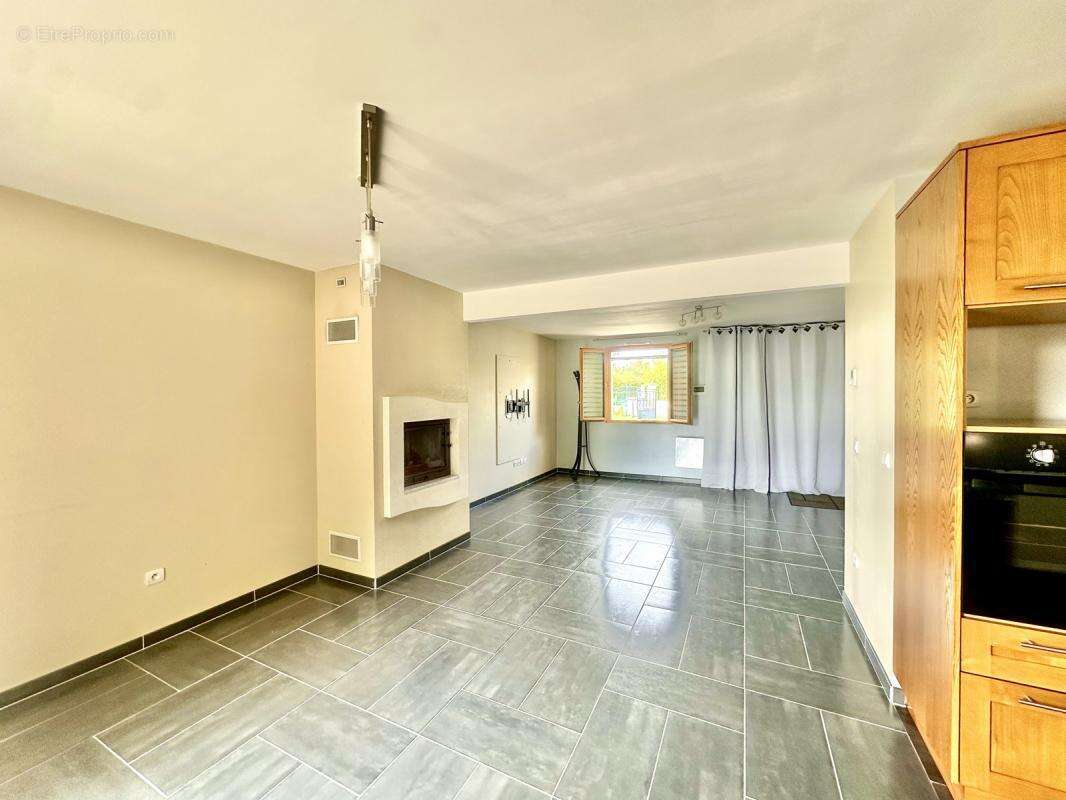 Maison à EGRISELLES-LE-BOCAGE