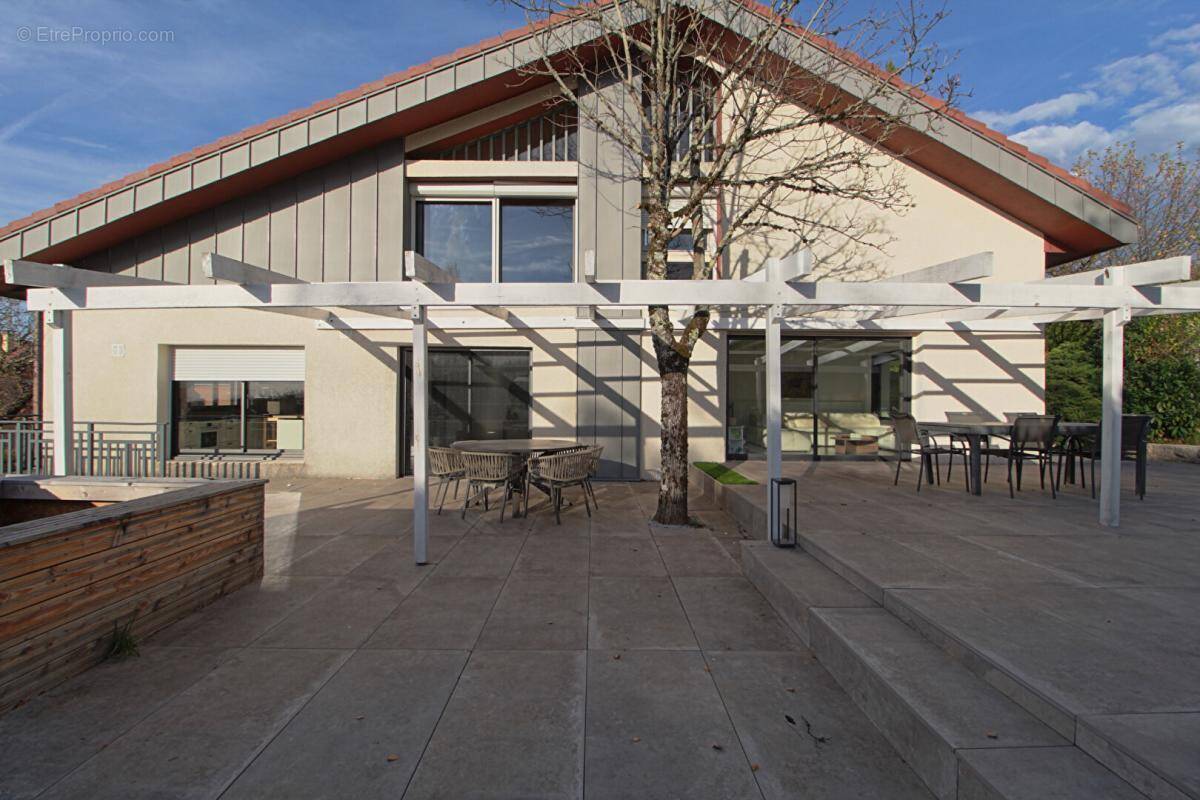 Maison à MONTHOLIER