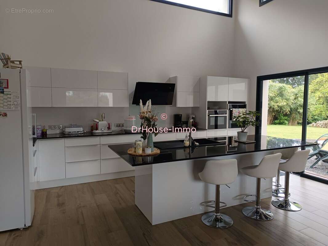 Maison à LOUVIGNE-DU-DESERT