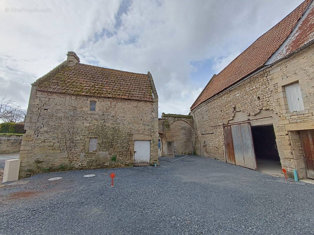 Maison à LE FRESNE-CAMILLY